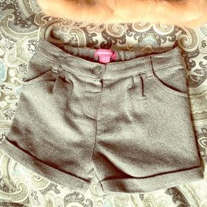 Trendy grey shorts